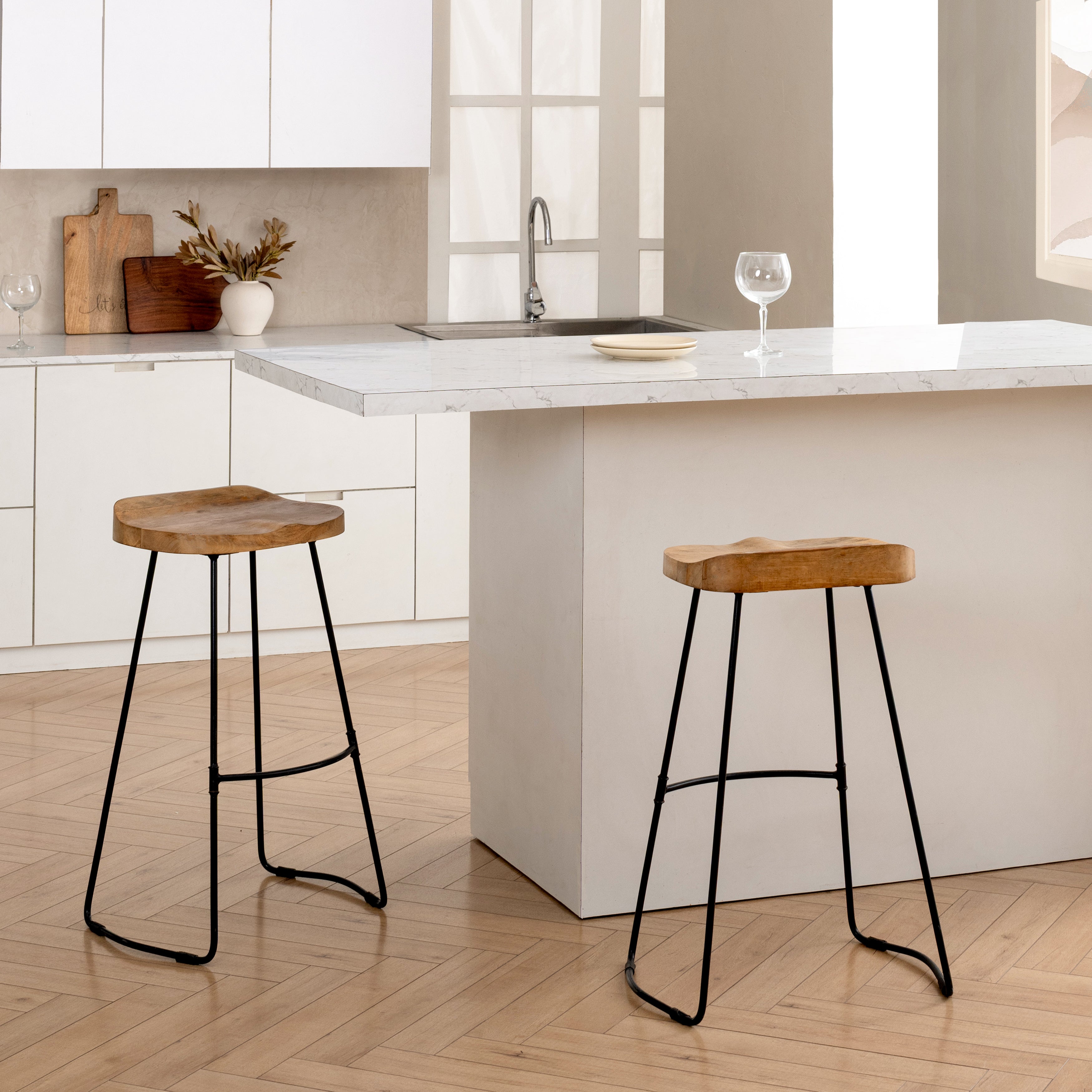 Kitchen & Dining